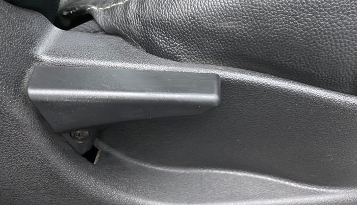 2018 Tata Tiago XT 1.2 REVOTRON, Petrol, Manual, 18,624 km, Driver Side Adjustment Panel