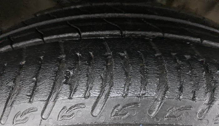 2018 Tata Tiago XT 1.2 REVOTRON, Petrol, Manual, 18,624 km, Right Front Tyre Tread