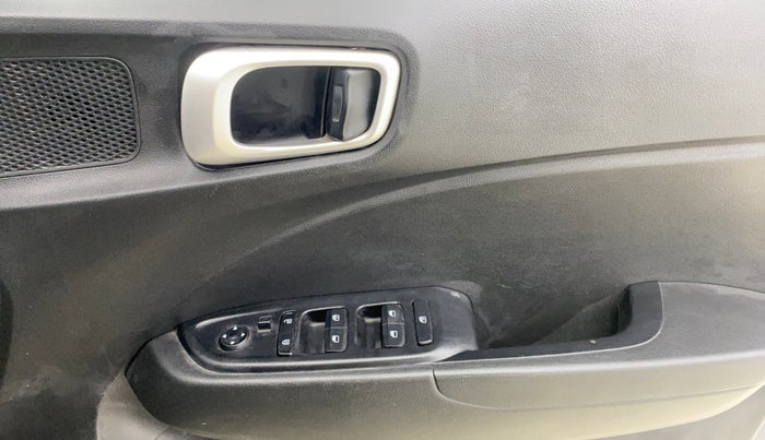 2021 Hyundai VENUE S 1.2, Petrol, Manual, 24,981 km, Driver Side Door Panels Control