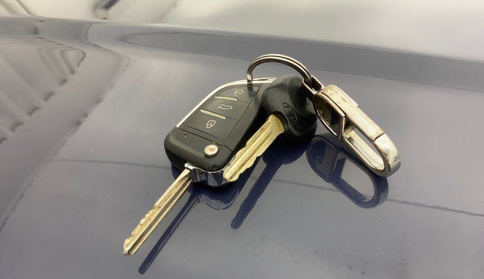2021 Hyundai VENUE S 1.2, Petrol, Manual, 24,981 km, Key Close Up