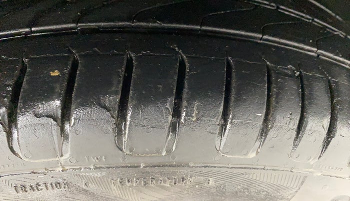 2019 Tata NEXON XMA DIESEL, Diesel, Automatic, 64,711 km, Right Front Tyre Tread