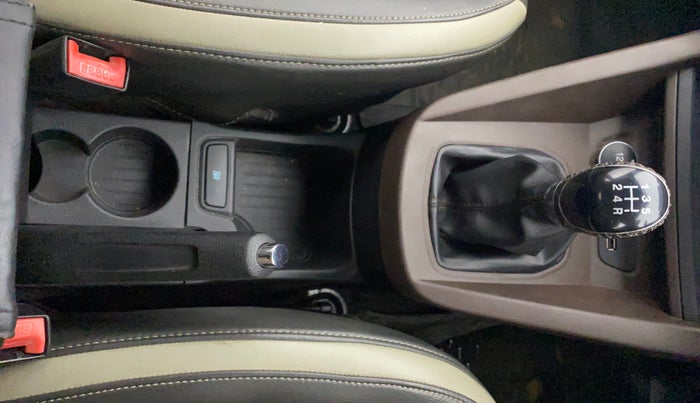 2018 Ford FREESTYLE TITANIUM 1.2 PETROL, Petrol, Manual, 74,993 km, Gear Lever