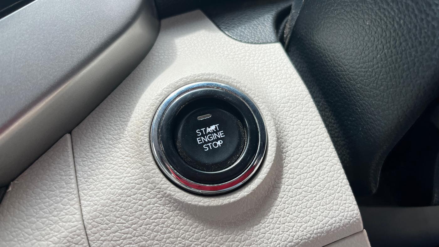 2022 Mahindra XUV300 W8 (O) 1.2 PETROL, Petrol, Manual, 42,061 km, Keyless Start/ Stop Button