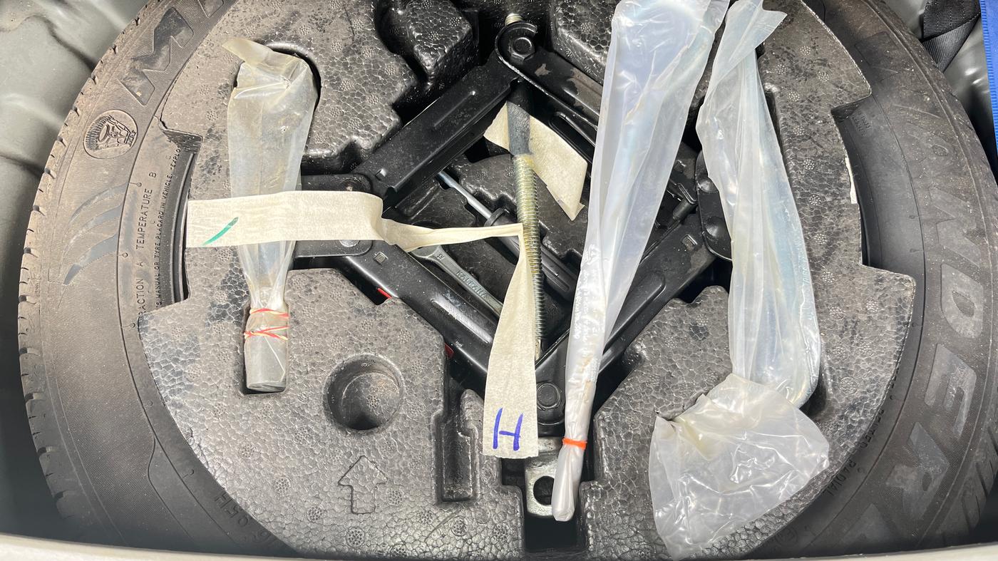 2022 Mahindra XUV300 W8 (O) 1.2 PETROL, Petrol, Manual, 42,061 km, Spare Tyre