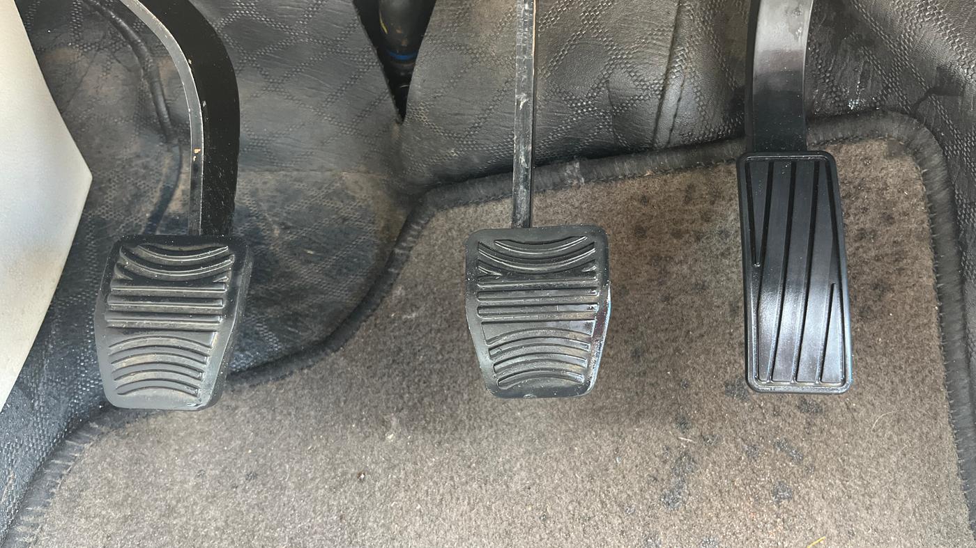 2022 Mahindra XUV300 W8 (O) 1.2 PETROL, Petrol, Manual, 42,061 km, Pedals