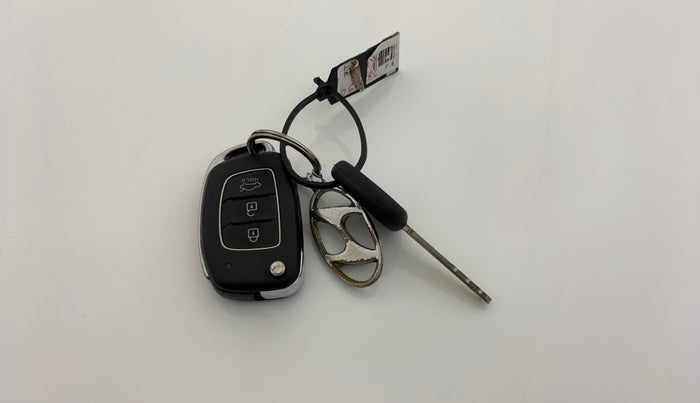 2024 Hyundai EXTER SX 1.2 MT Hy-CNG Duo , CNG, Manual, 24,821 km, Key Close Up