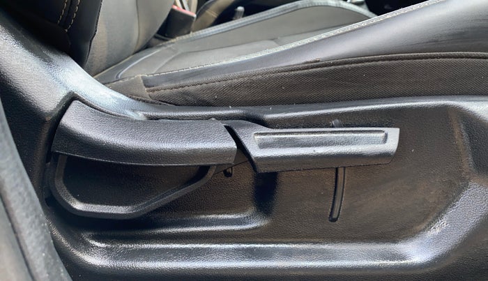 2021 Hyundai VENUE SX 1.0 (O) TURBO, Petrol, Manual, 61,353 km, Driver Side Adjustment Panel