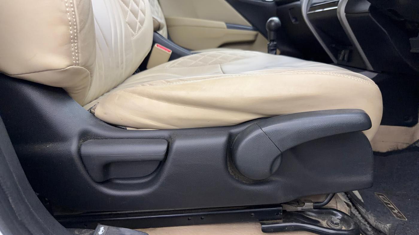 2021 Honda City 1.5L I-VTEC V MT 4TH GEN, Petrol, Manual, 77,333 km, Driver Side Adjustment Panel