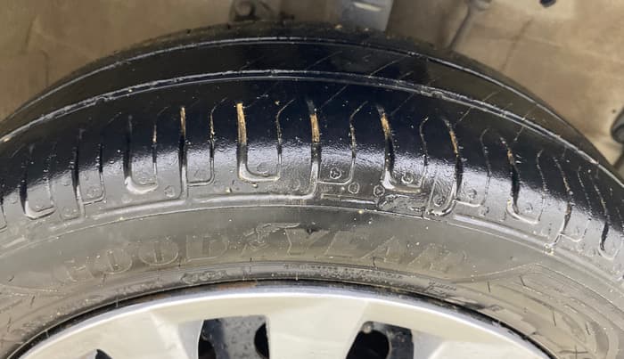 2017 Maruti Wagon R 1.0 VXI AMT, Petrol, Automatic, 89,624 km, Right Front Tyre Tread