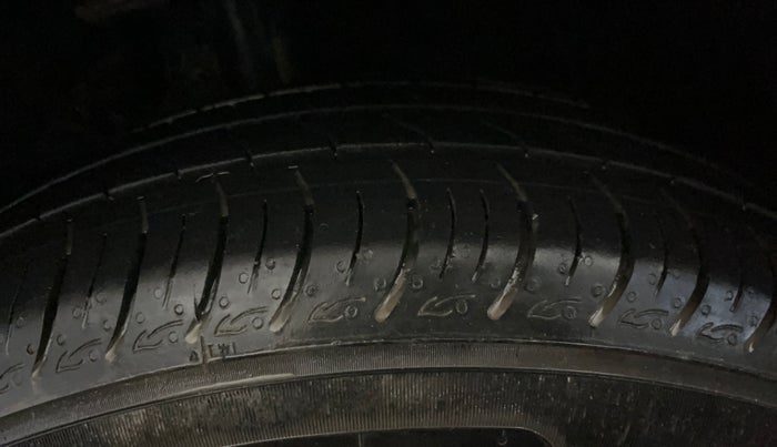 2021 Maruti Baleno DELTA PETROL 1.2, Petrol, Manual, 13,936 km, Left Front Tyre Tread