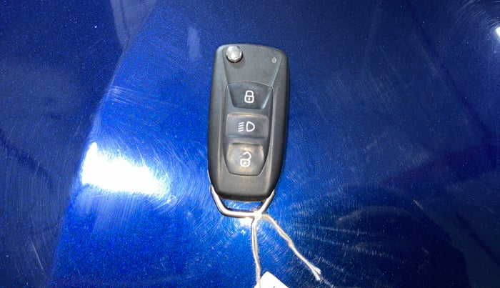 2023 Tata ALTROZ XM PLUS PETROL, Petrol, Manual, 21,889 km, Key Close Up