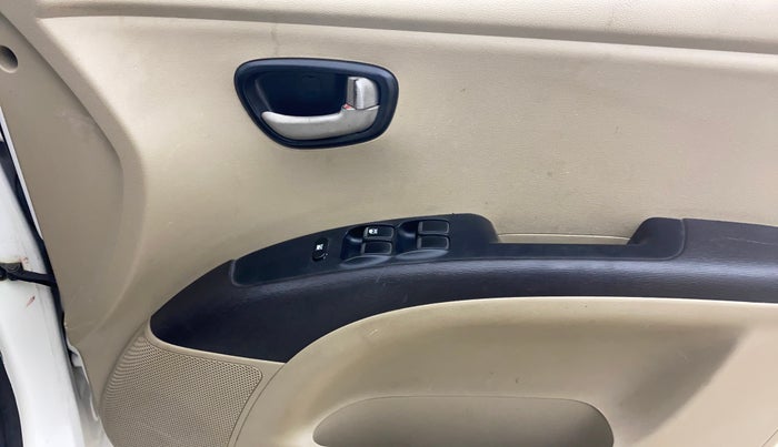 2014 Hyundai i10 MAGNA 1.1, CNG, Manual, 91,506 km, Driver Side Door Panels Control