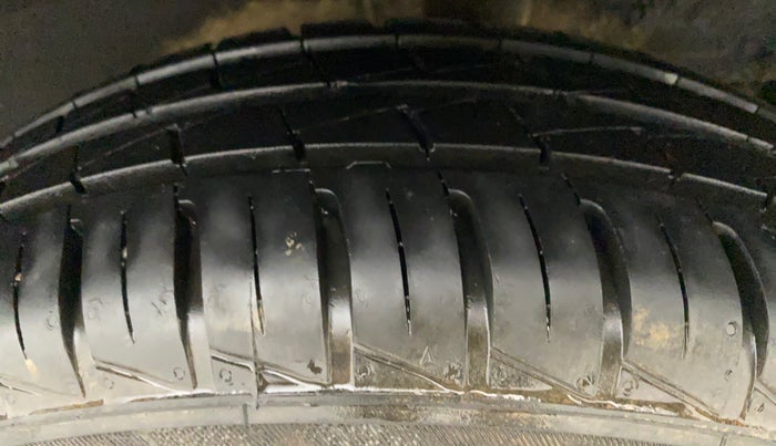2023 Renault Kwid RXT 1.0 AMT, Petrol, Automatic, 2,369 km, Left Rear Tyre Tread