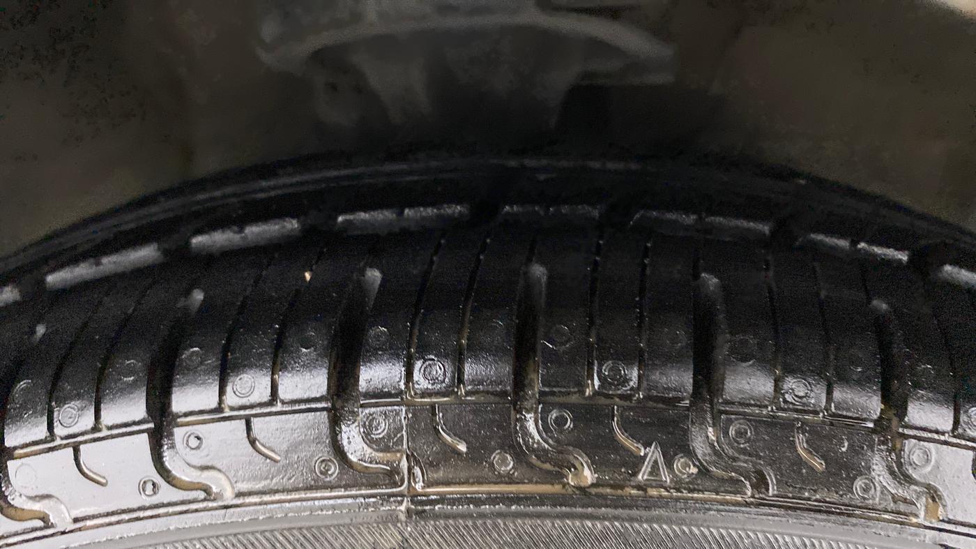 2010 Hyundai i10 SPORTZ 1.2, Petrol, Manual, 48,667 km, Right Front Tyre Tread
