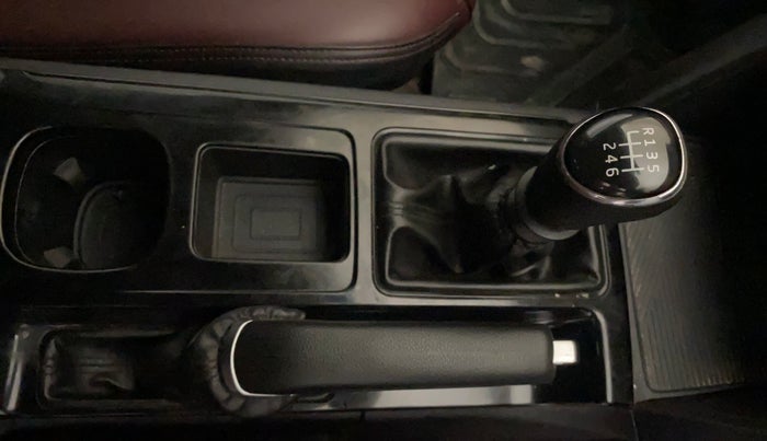 2023 Mahindra XUV700 AX 5 D MT 7 STR, Diesel, Manual, 52,057 km, Gear Lever