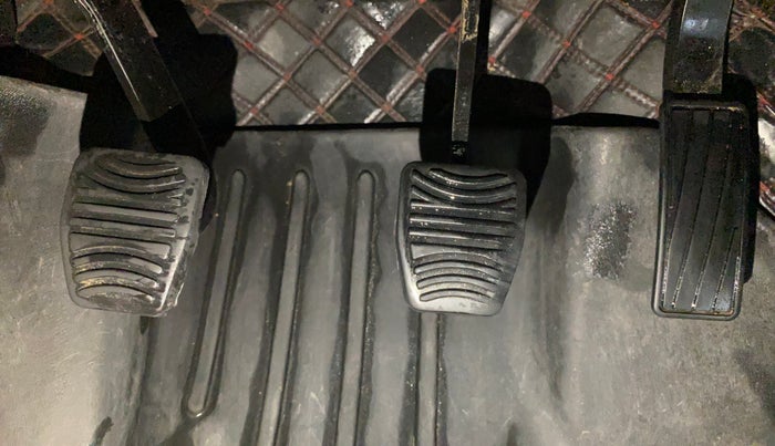 2023 Mahindra XUV700 AX 5 D MT 7 STR, Diesel, Manual, 52,057 km, Pedals