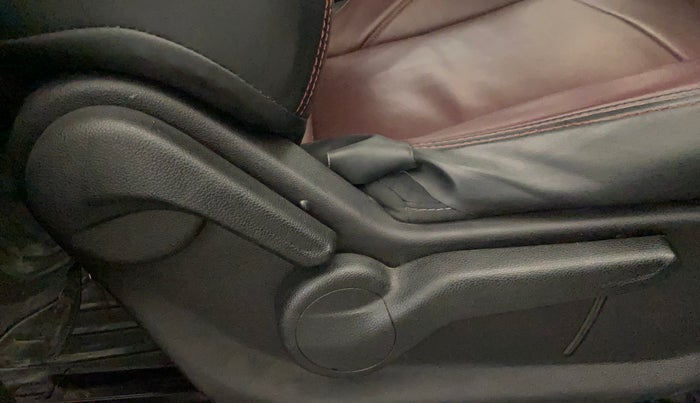 2023 Mahindra XUV700 AX 5 D MT 7 STR, Diesel, Manual, 52,057 km, Driver Side Adjustment Panel