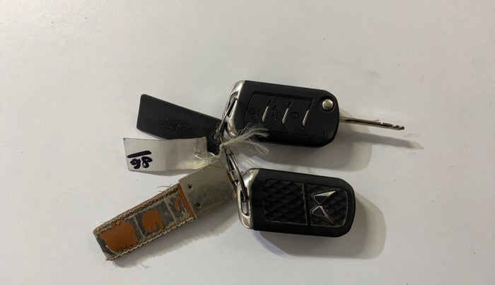 2023 Mahindra XUV700 AX 5 D MT 7 STR, Diesel, Manual, 52,057 km, Key Close Up