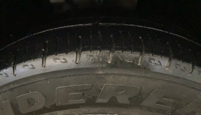 2023 Mahindra XUV700 AX 5 D MT 7 STR, Diesel, Manual, 52,057 km, Right Front Tyre Tread