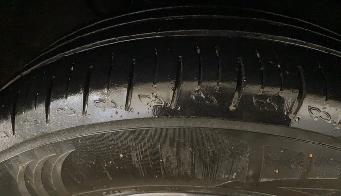 2023 Mahindra XUV700 AX 5 D MT 7 STR, Diesel, Manual, 52,057 km, Right Rear Tyre Tread