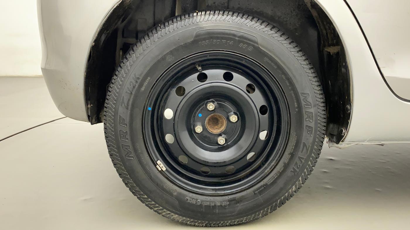 2013 Maruti Swift VXI, CNG, Manual, 59,479 km, Right Rear Wheel