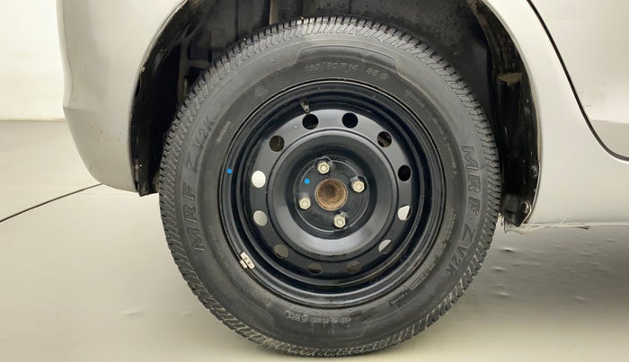 2013 Maruti Swift VXI, CNG, Manual, 59,479 km, Right Rear Wheel