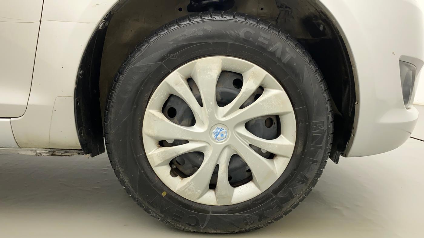 2013 Maruti Swift VXI, CNG, Manual, 59,479 km, Right Front Wheel