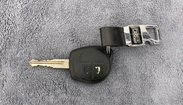 2013 Maruti Swift VXI, CNG, Manual, 59,479 km, Key Close Up