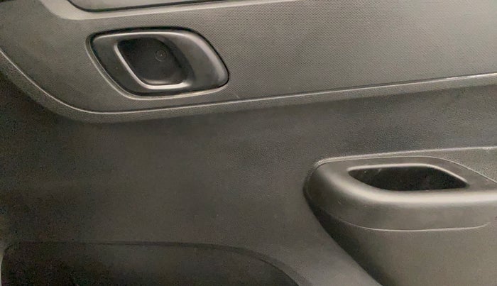 2017 Renault Kwid RXT 1.0 AMT (O), Petrol, Automatic, 28,074 km, Driver Side Door Panels Control