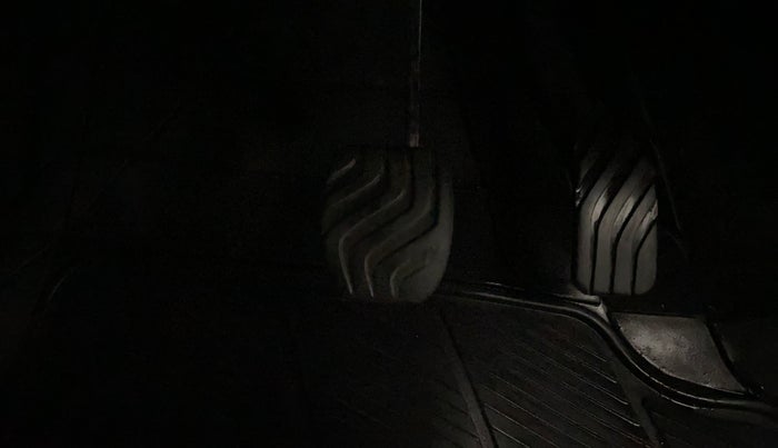 2017 Renault Kwid RXT 1.0 AMT (O), Petrol, Automatic, 28,074 km, Pedals