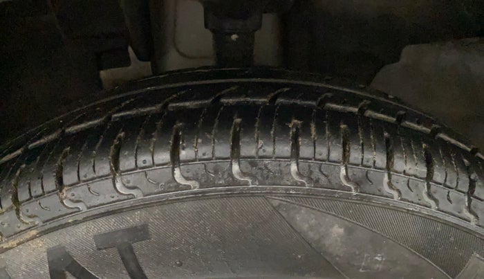 2017 Renault Kwid RXT 1.0 AMT (O), Petrol, Automatic, 28,074 km, Left Front Tyre Tread