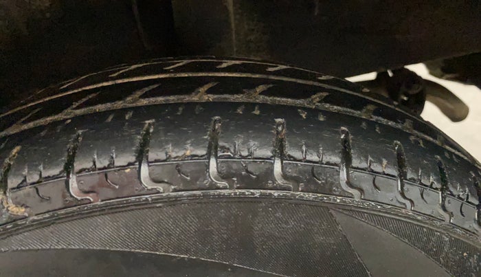 2017 Renault Kwid RXT 1.0 AMT (O), Petrol, Automatic, 28,074 km, Left Rear Tyre Tread