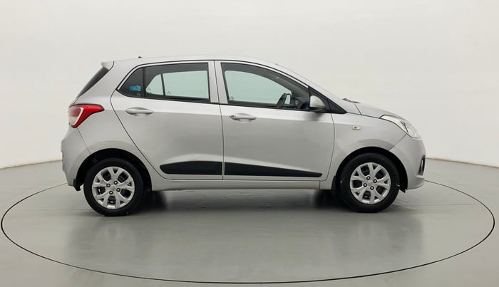 2016 Hyundai Grand i10 MAGNA AT 1.2 KAPPA VTVT, Petrol, Automatic, 63,382 km, Right Side View