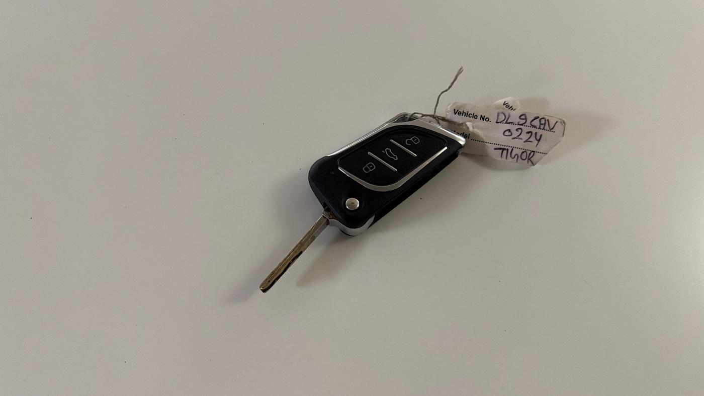 2020 Tata TIGOR XM PETROL, Petrol, Manual, 73,338 km, Key Close Up