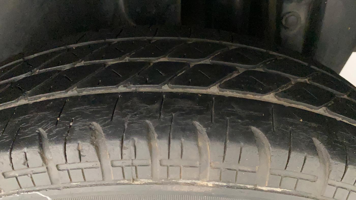 2017 Maruti Swift VXI O, Petrol, Manual, 43,709 km, Left Rear Tyre Tread