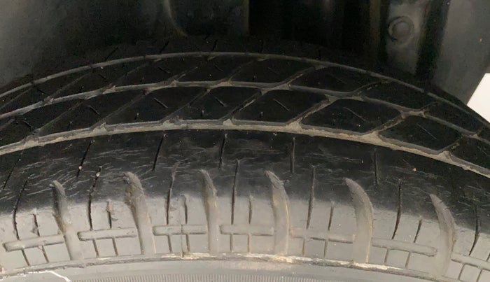 2017 Maruti Swift VXI O, Petrol, Manual, 43,709 km, Left Rear Tyre Tread