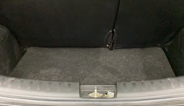 2017 Maruti Swift VXI O, Petrol, Manual, 43,709 km, Boot Inside