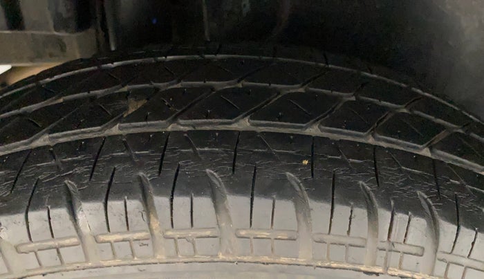 2017 Maruti Swift VXI O, Petrol, Manual, 43,709 km, Right Rear Tyre Tread