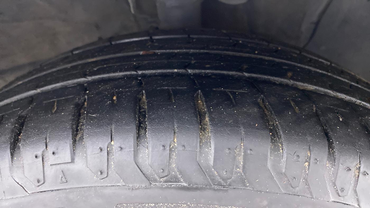 2018 Hyundai Verna 1.6 CRDI SX + AT, Diesel, Automatic, 56,253 km, Right Front Tyre Tread