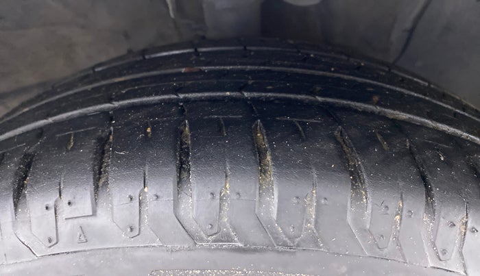 2018 Hyundai Verna 1.6 CRDI SX + AT, Diesel, Automatic, 56,253 km, Right Front Tyre Tread