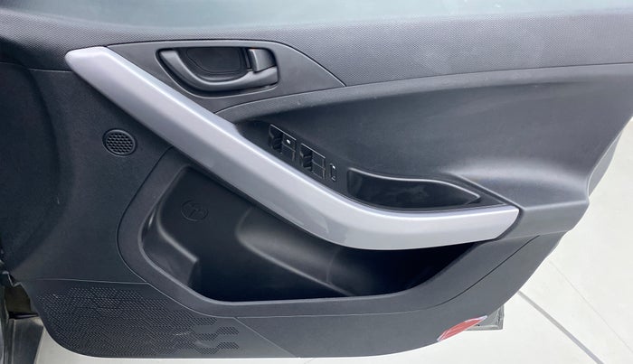 2021 Tata NEXON XMA SUNROOF DIESEL, Diesel, Automatic, 27,022 km, Driver Side Door Panels Control