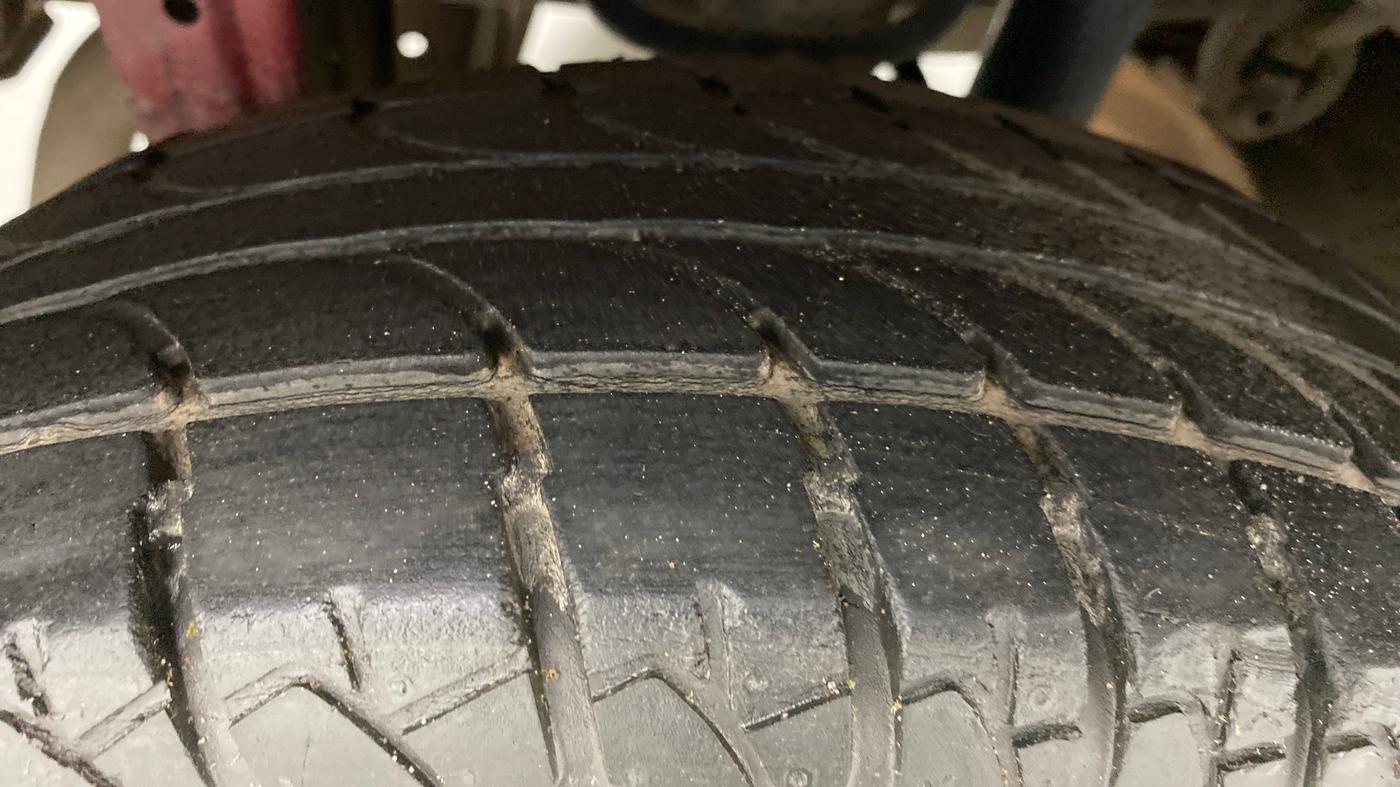 2010 Maruti Wagon R VXI, Petrol, Manual, 92,134 km, Right Rear Tyre Tread