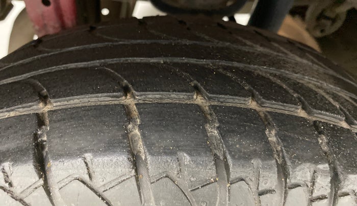 2010 Maruti Wagon R VXI, Petrol, Manual, 92,134 km, Right Rear Tyre Tread