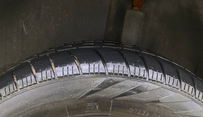 2016 Volkswagen Ameo HIGHLINE1.2L, Petrol, Manual, 27,425 km, Left Rear Tyre Tread