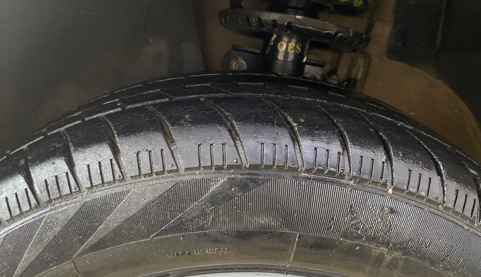 2016 Volkswagen Ameo HIGHLINE1.2L, Petrol, Manual, 27,425 km, Left Front Tyre Tread