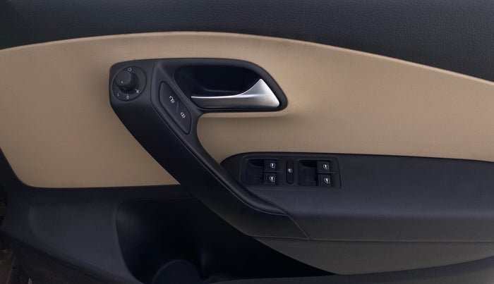 2016 Volkswagen Ameo HIGHLINE1.2L, Petrol, Manual, 27,425 km, Driver Side Door Panels Control