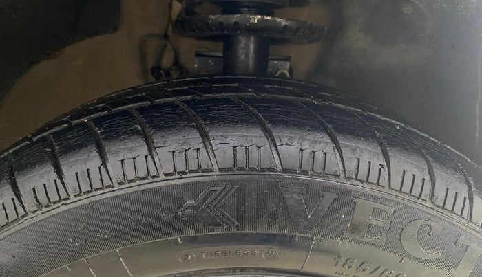 2016 Volkswagen Ameo HIGHLINE1.2L, Petrol, Manual, 27,425 km, Right Front Tyre Tread