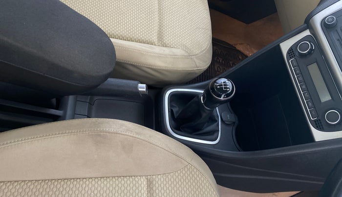 2016 Volkswagen Ameo HIGHLINE1.2L, Petrol, Manual, 27,425 km, Gear Lever