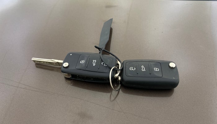 2016 Volkswagen Ameo HIGHLINE1.2L, Petrol, Manual, 27,425 km, Key Close Up