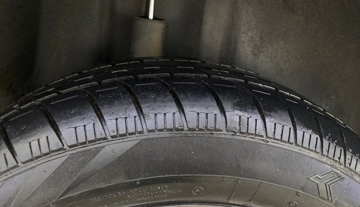 2016 Volkswagen Ameo HIGHLINE1.2L, Petrol, Manual, 27,425 km, Right Rear Tyre Tread